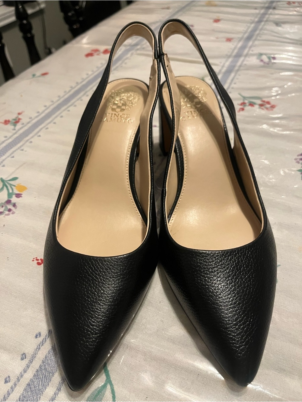 VINCE CAMUTO Black Pointed Toe, Slingback, Block heels. Size 11